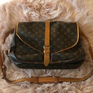 💯 authentic Vintage LV messenger bag.